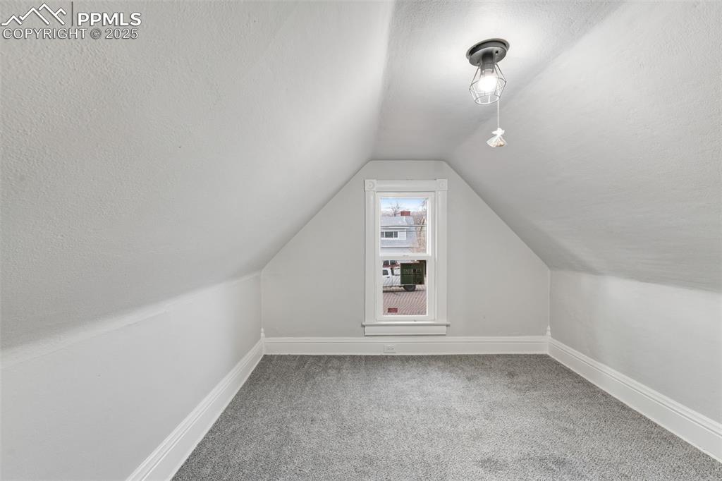 Image 22 of 38: Bonus Room