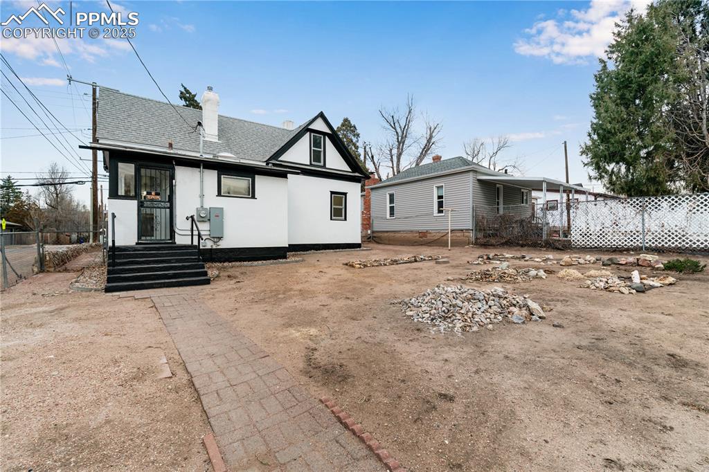 Image 27 of 38: Back of Structure