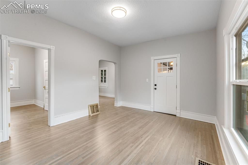 Image 4 of 38: Entry