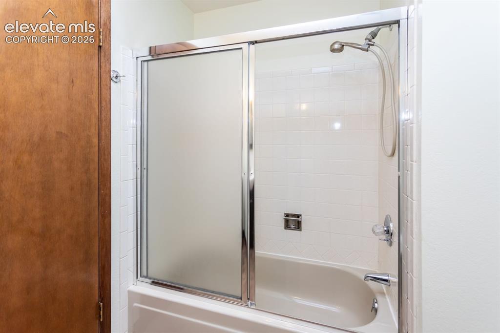 Image 11 of 35: Bathroom