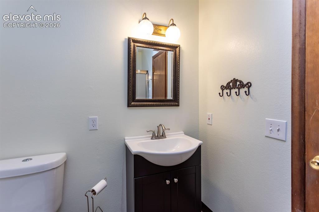 Image 12 of 35: Bathroom
