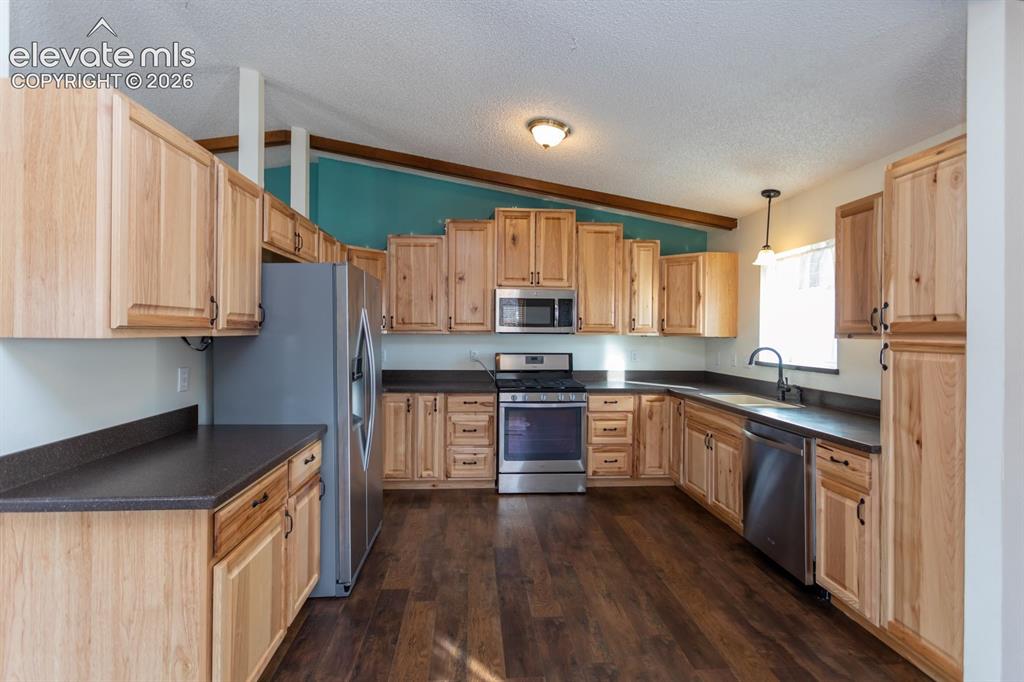 Image 5 of 35: Kitchen