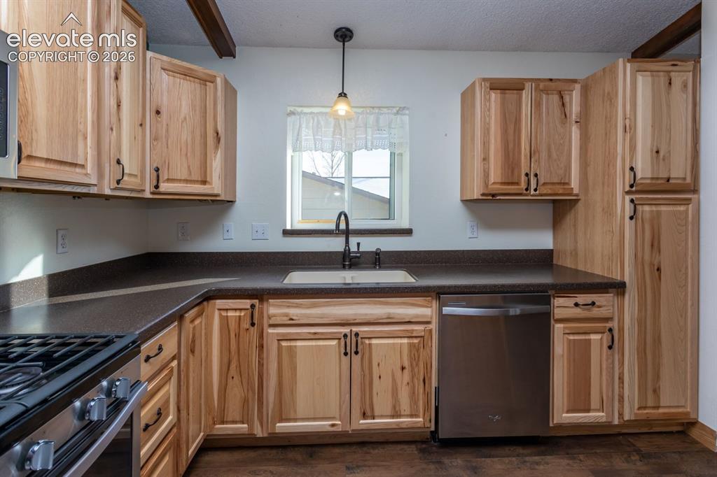 Image 6 of 35: Kitchen