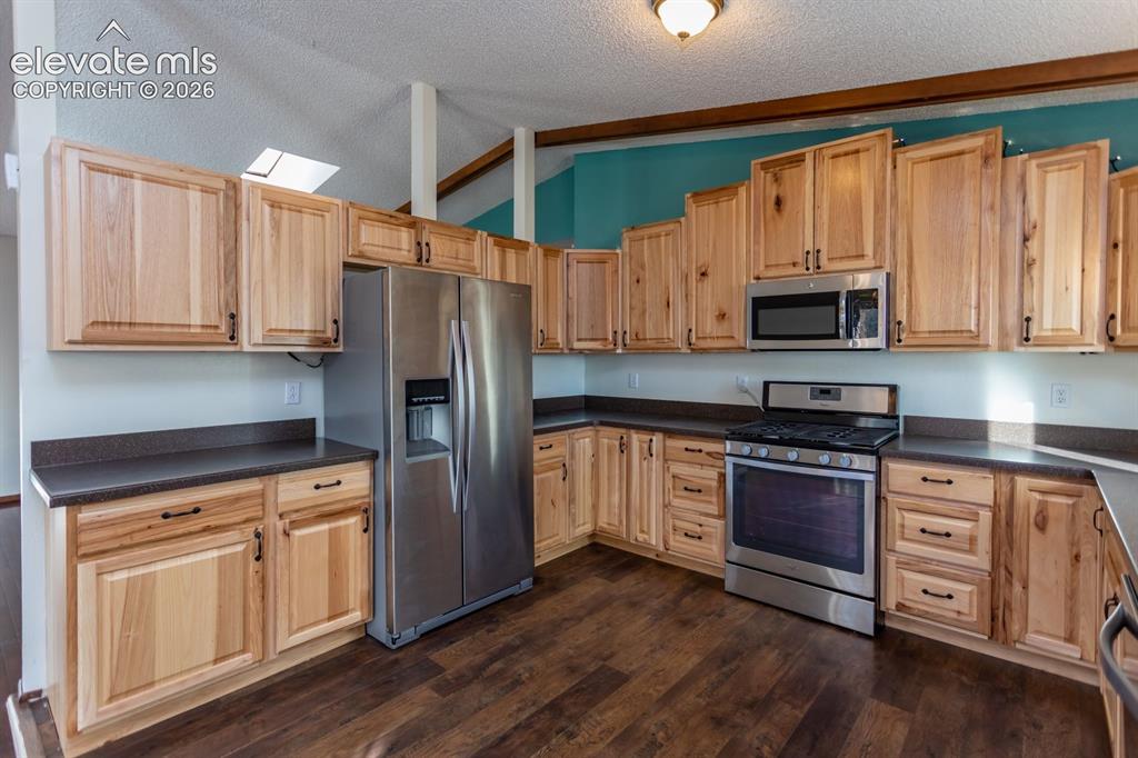 Image 8 of 35: Kitchen