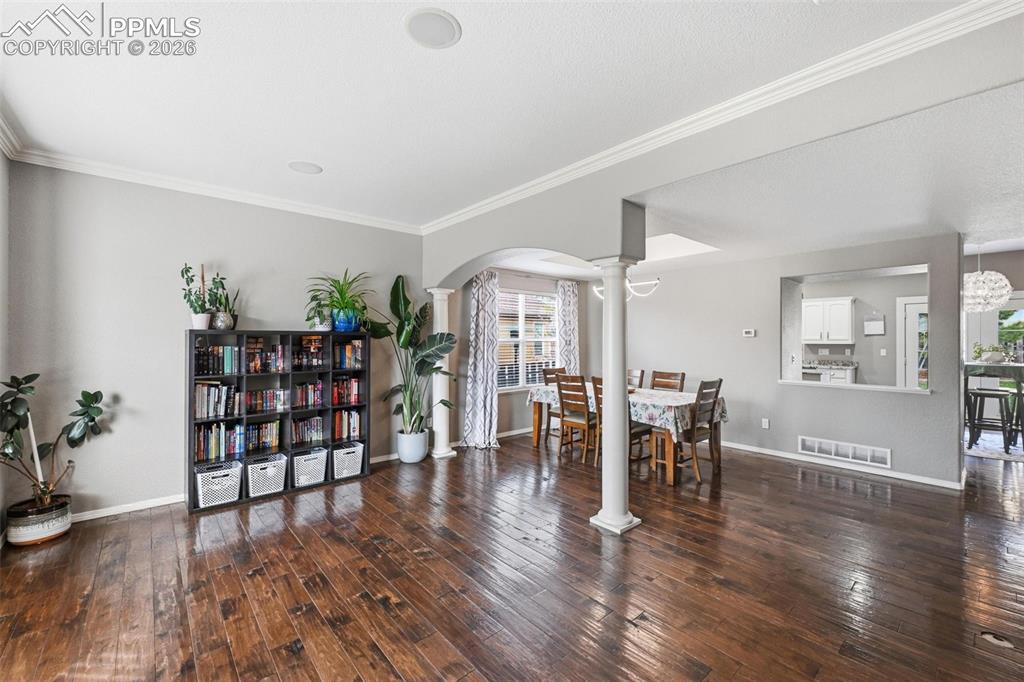 Image 11 of 35: Sitting Room
