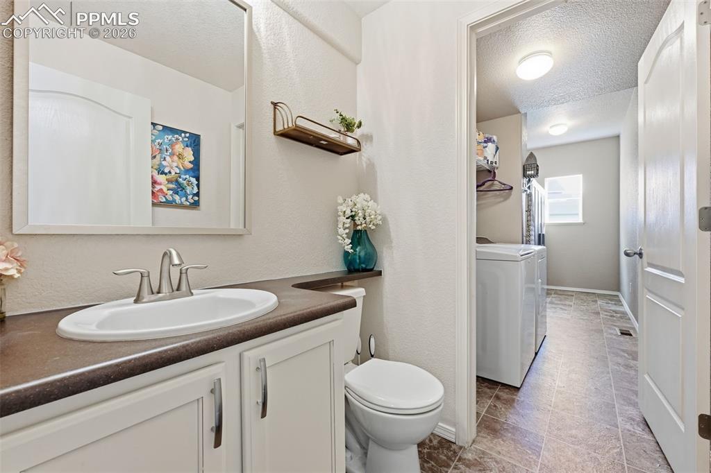 Image 19 of 35: Bathroom