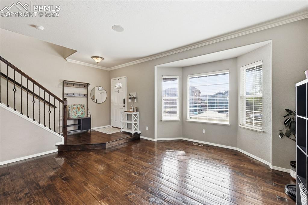 Image 9 of 35: Entry