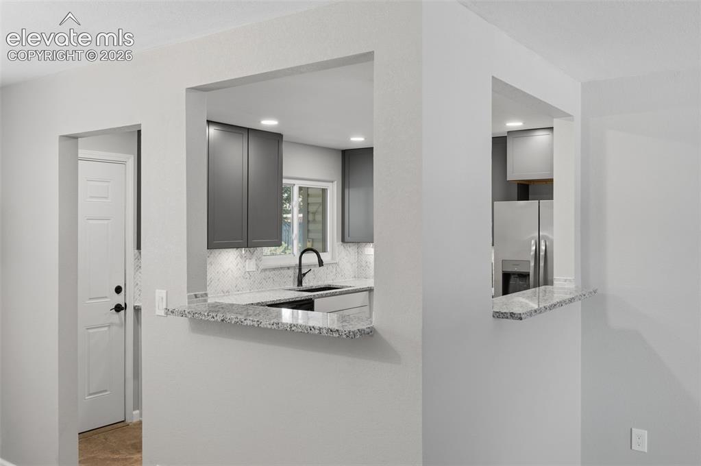 Image 15 of 45: Kitchen