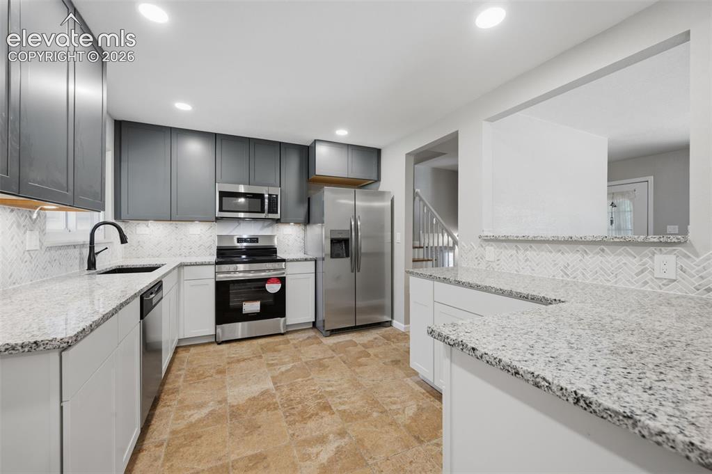 Image 16 of 45: Kitchen