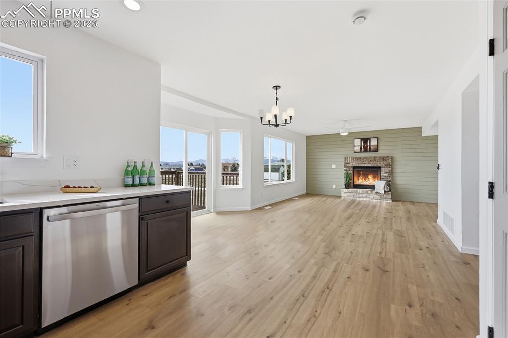 Image 10 of 30: Kitchen