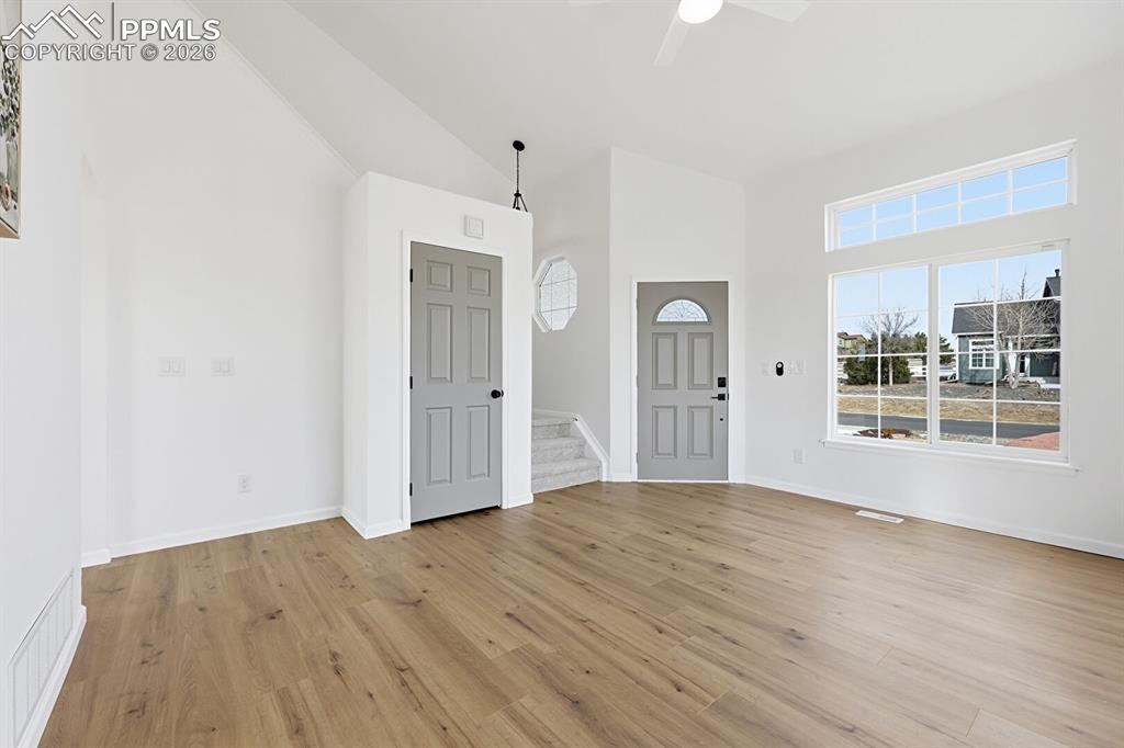 Image 17 of 30: Entry