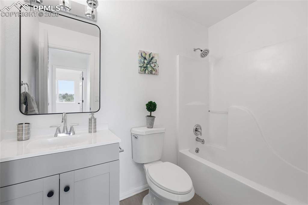 Image 20 of 30: Bathroom