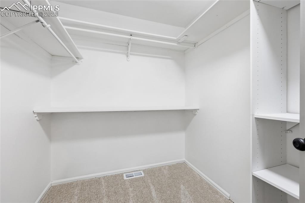 Image 23 of 30: Closet