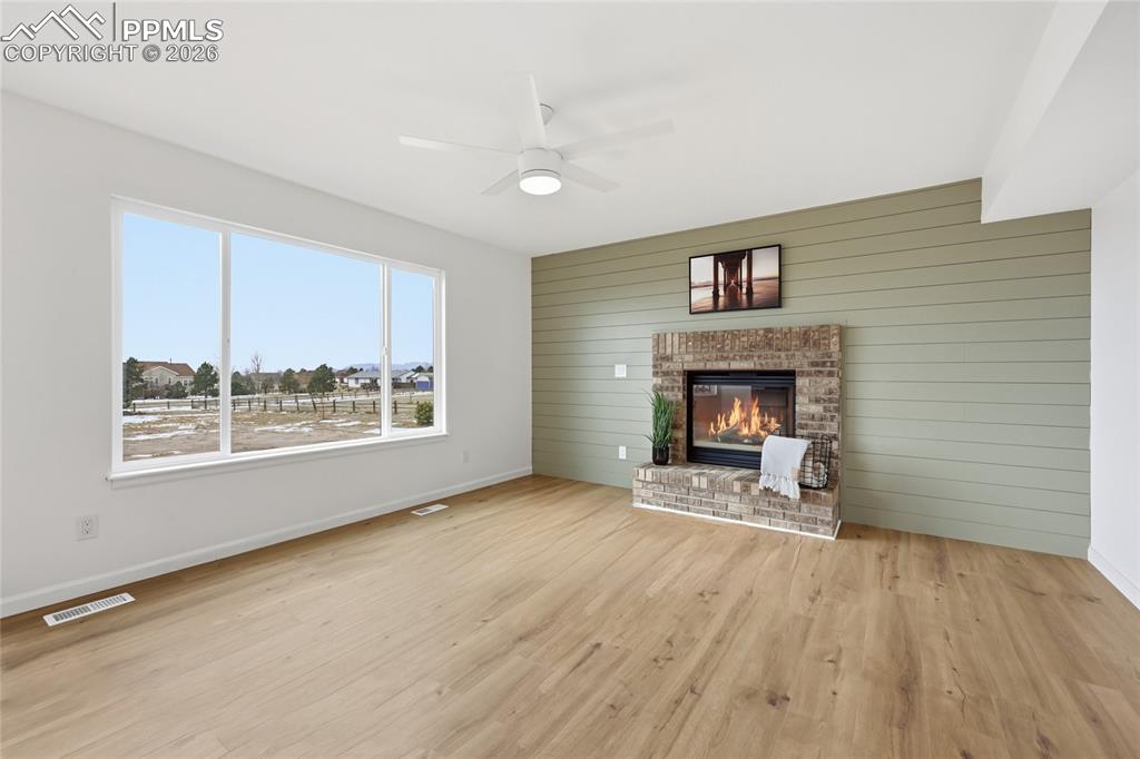 Image 3 of 30: Living Room