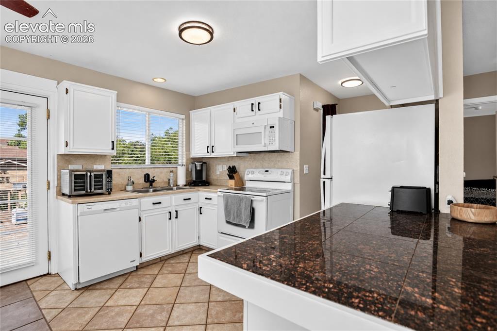 Image 23 of 32:  - kitchen