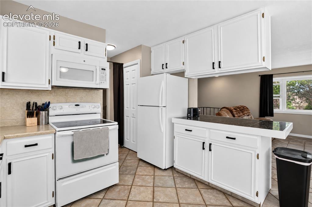 Image 24 of 32:  - kitchen