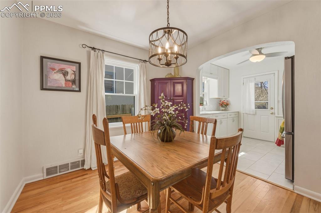 Image 11 of 50: Hardwood Floor