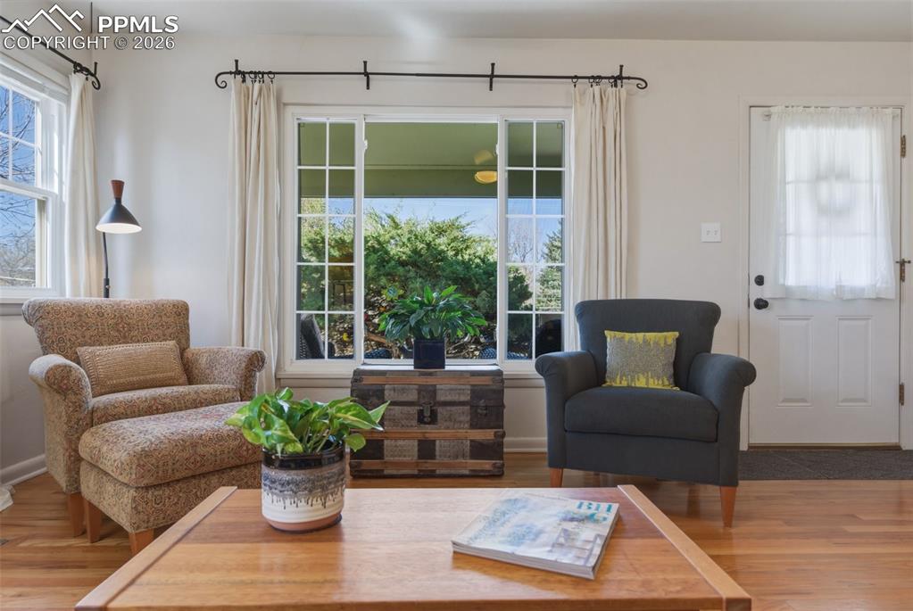 Image 13 of 50: Picture Window