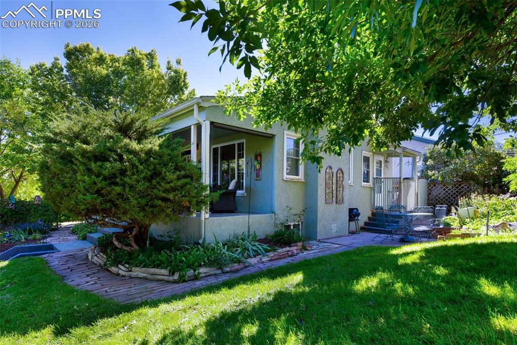 Image 40 of 50: Gorgeous Gardens