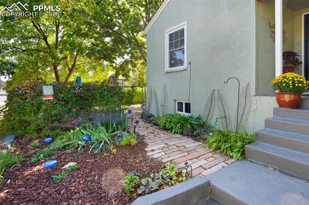 Image 41 of 50: Area By Front Steps