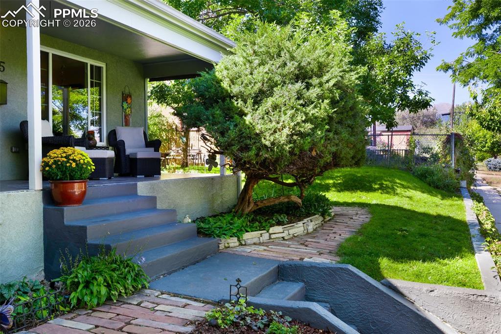 Image 44 of 50: Glorious Front Yard