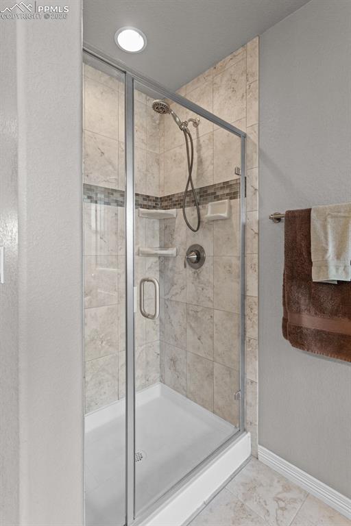 Image 13 of 21: Bathroom