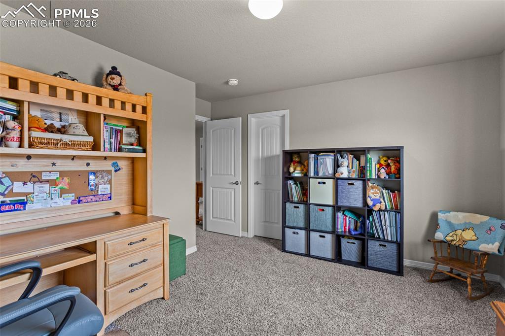 Image 14 of 21: Neutral-toned walls complement the textured carpet flooring