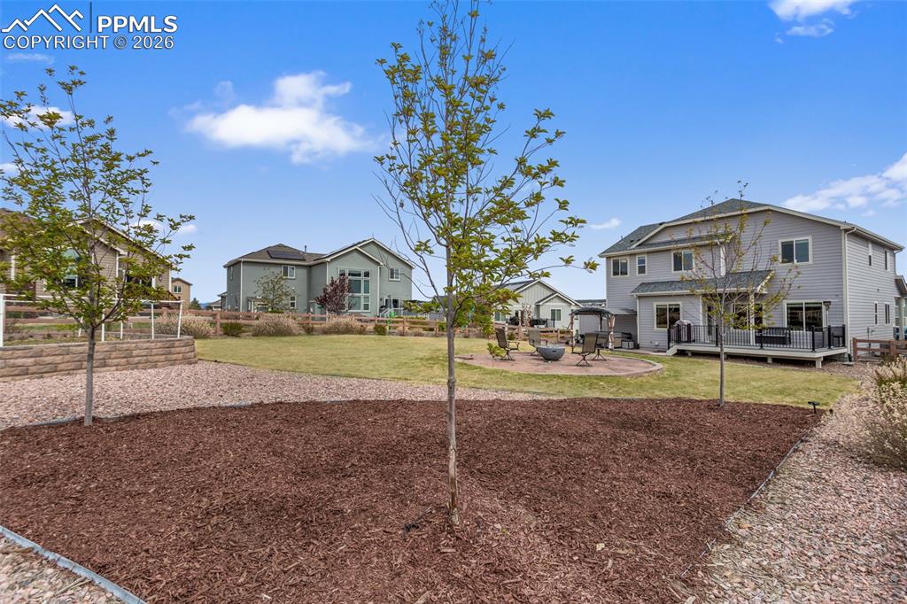 Image 19 of 21: Fresh Mulch