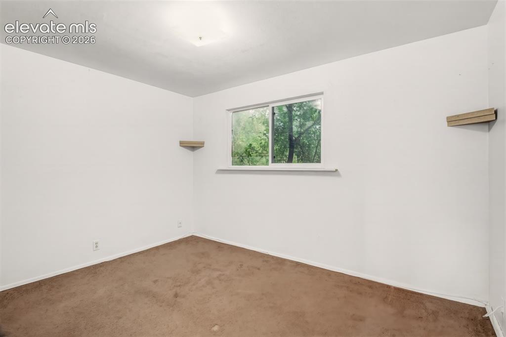 Image 10 of 19: Primary bedroom