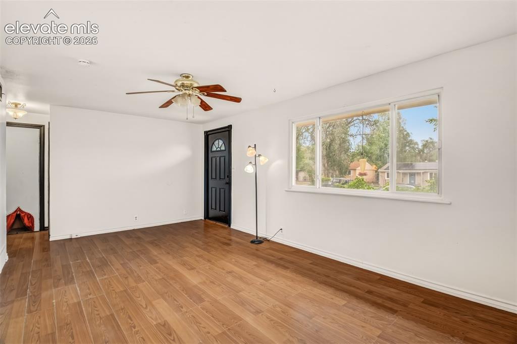 Image 2 of 19: Living room