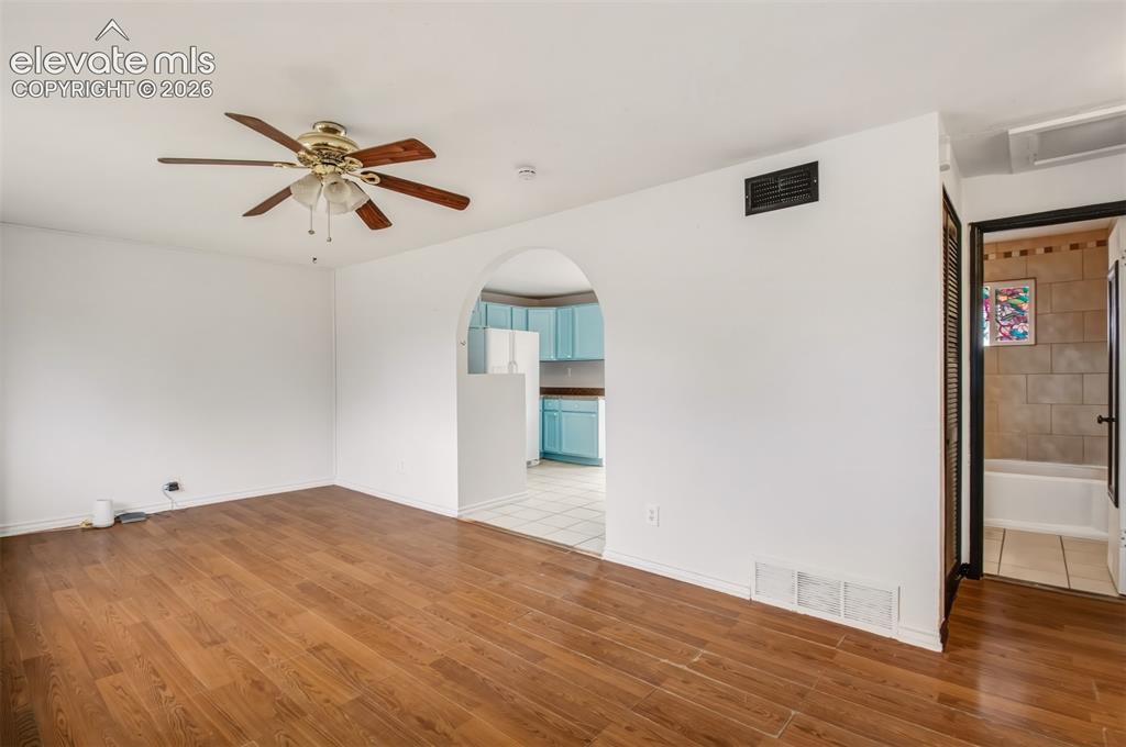 Image 3 of 19: Living room