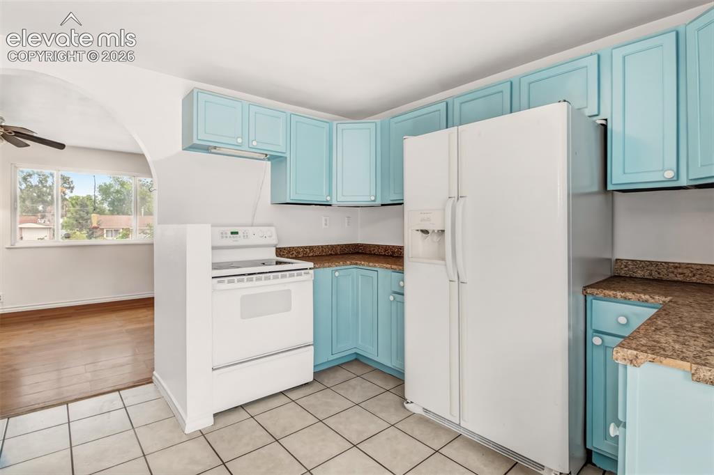 Image 6 of 19: Kitchen