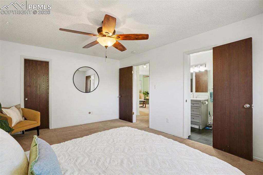 Image 11 of 27: Bedroom