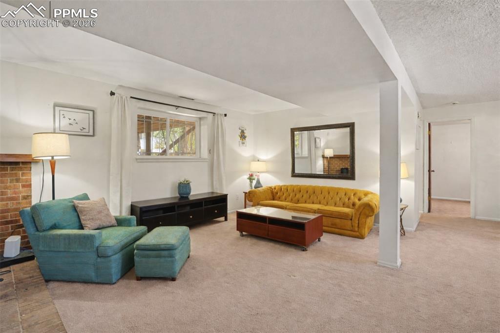 Image 15 of 27: Living Room