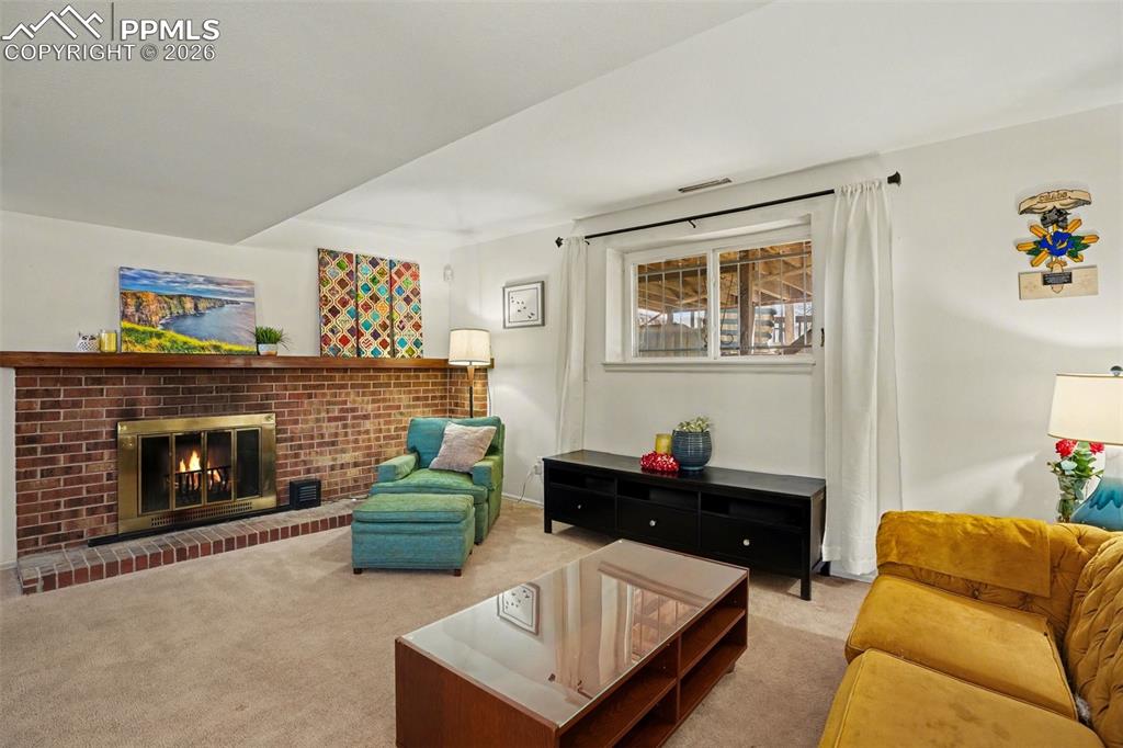 Image 16 of 27: Living Room