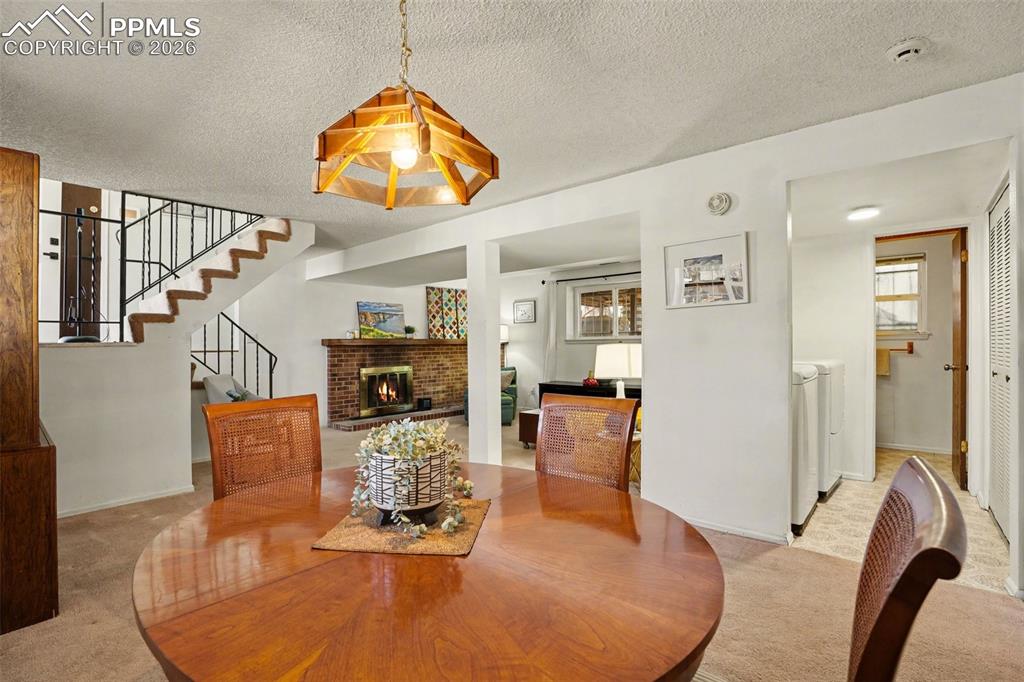 Image 19 of 27: Dining Area