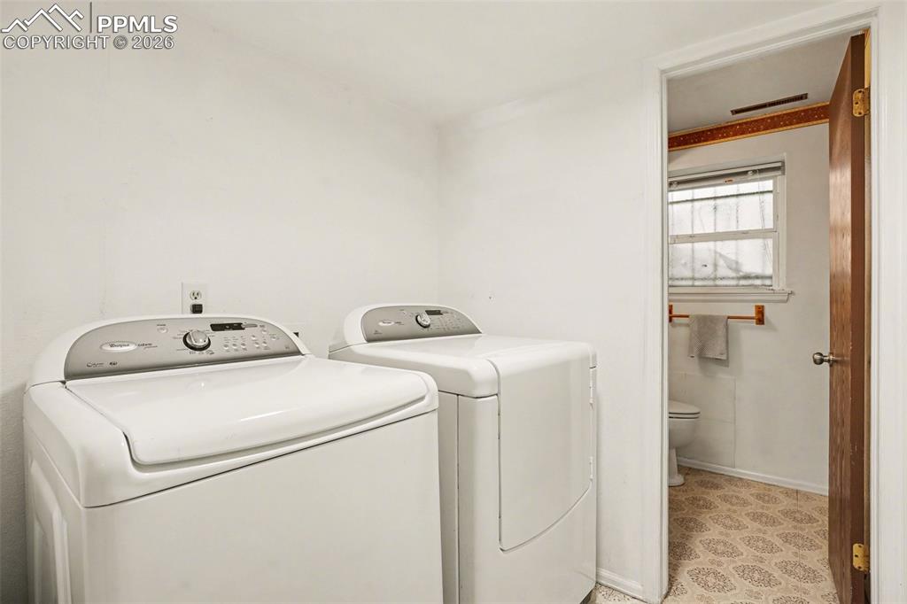 Image 20 of 27: Laundry