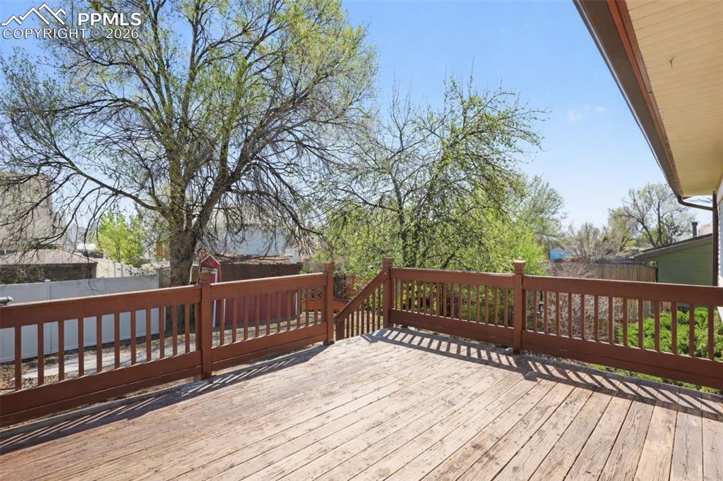 Image 22 of 27: Deck