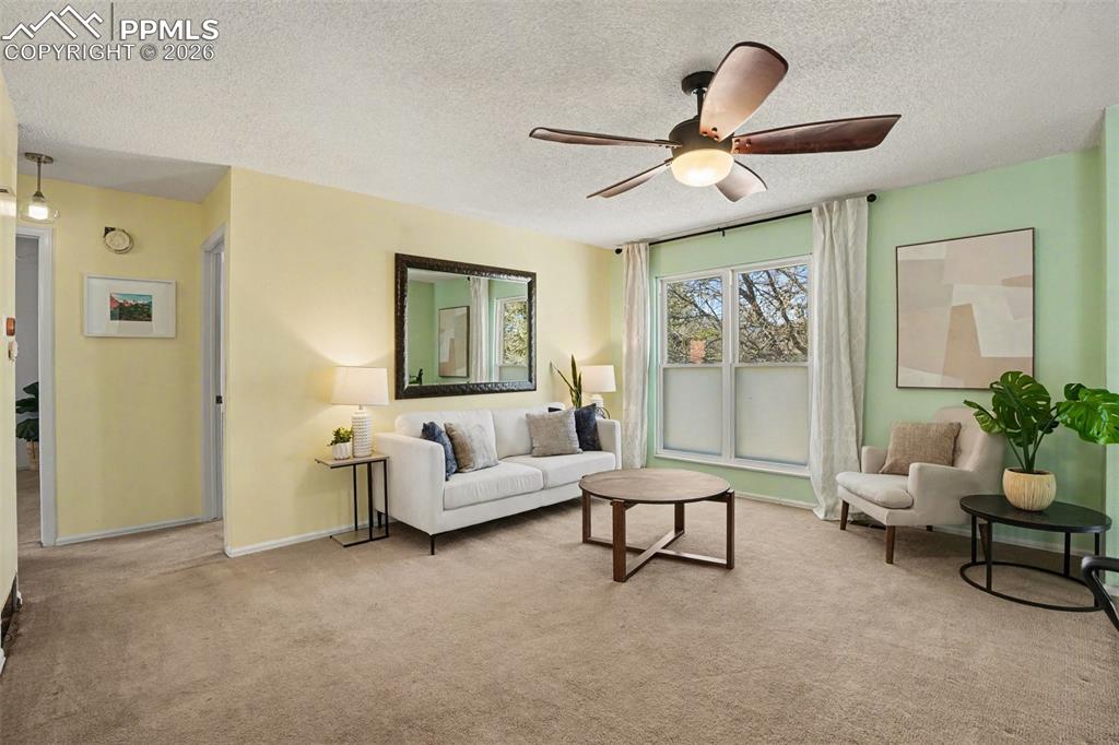 Image 3 of 27: Living Room