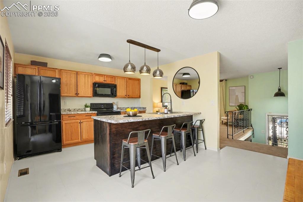 Image 5 of 27: Kitchen