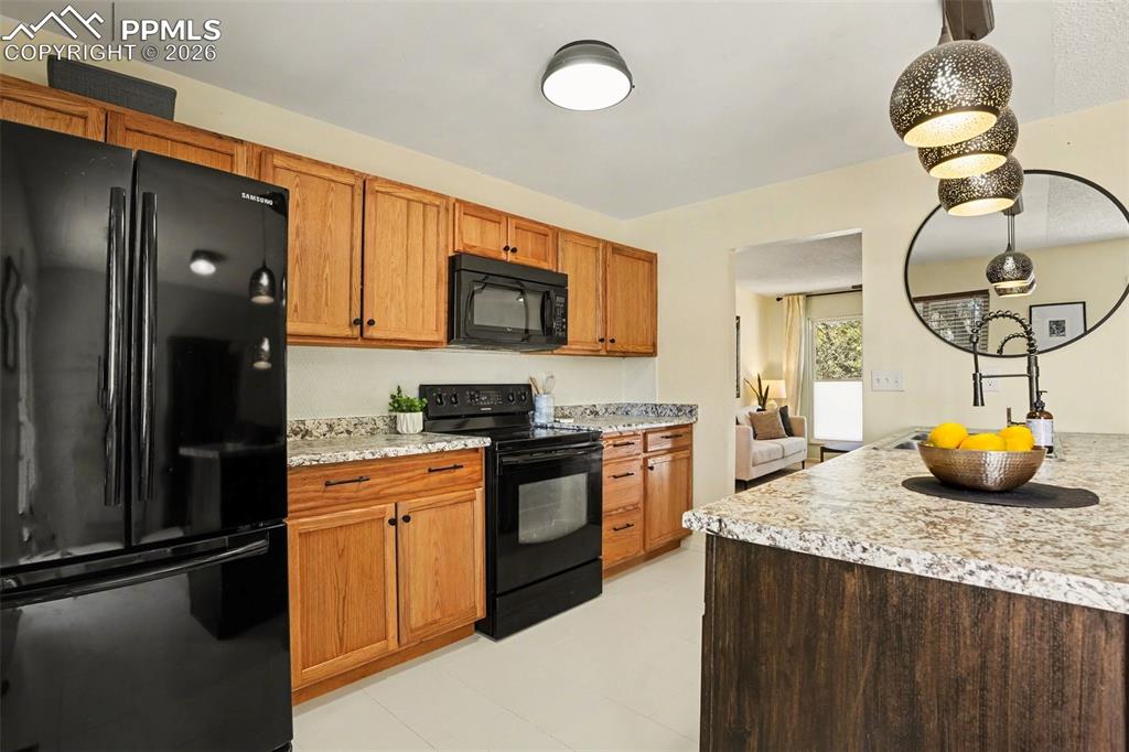 Image 6 of 27: Kitchen