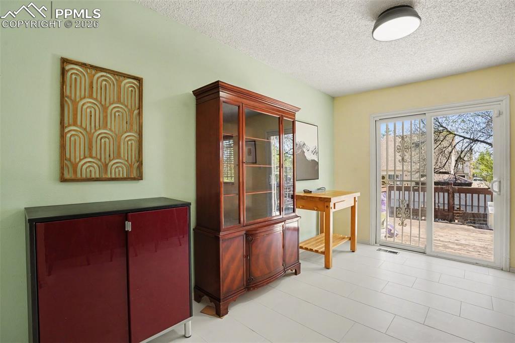 Image 9 of 27: Dining Area