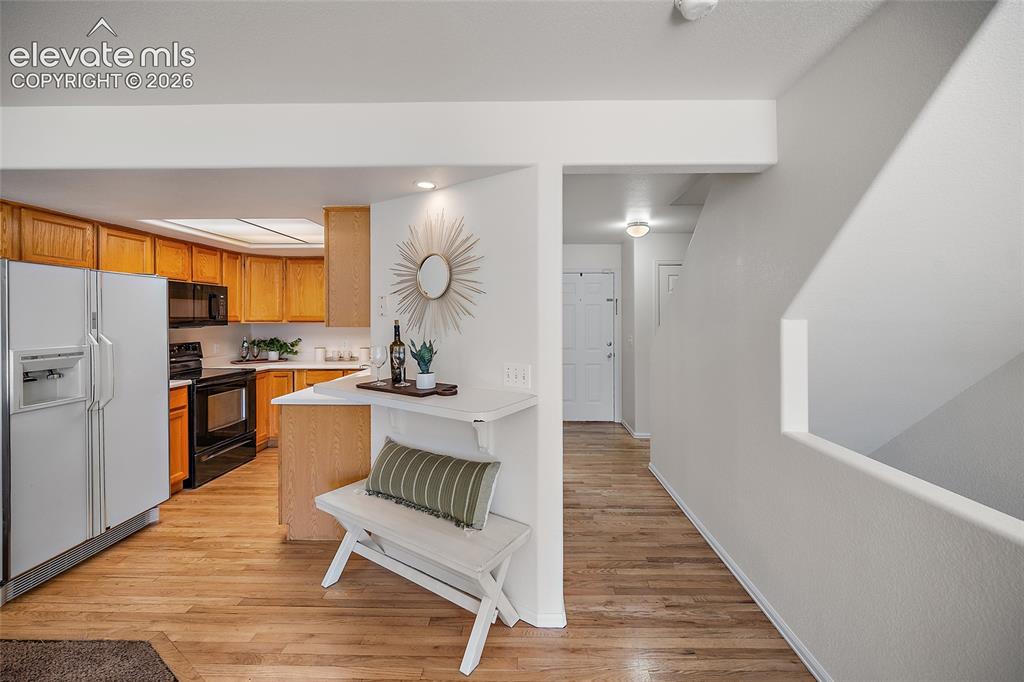 Image 10 of 25: Kitchen