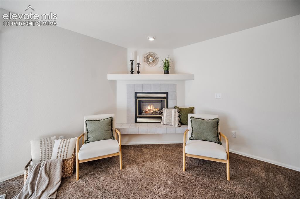 Image 7 of 25: Sitting Room