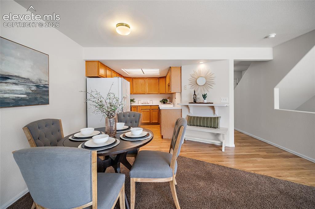 Image 9 of 25: Dining Area