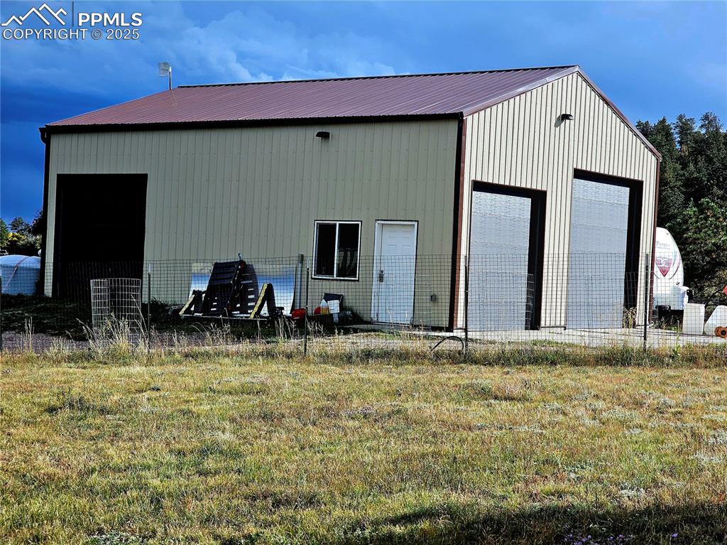 Image 28 of 44: Shop