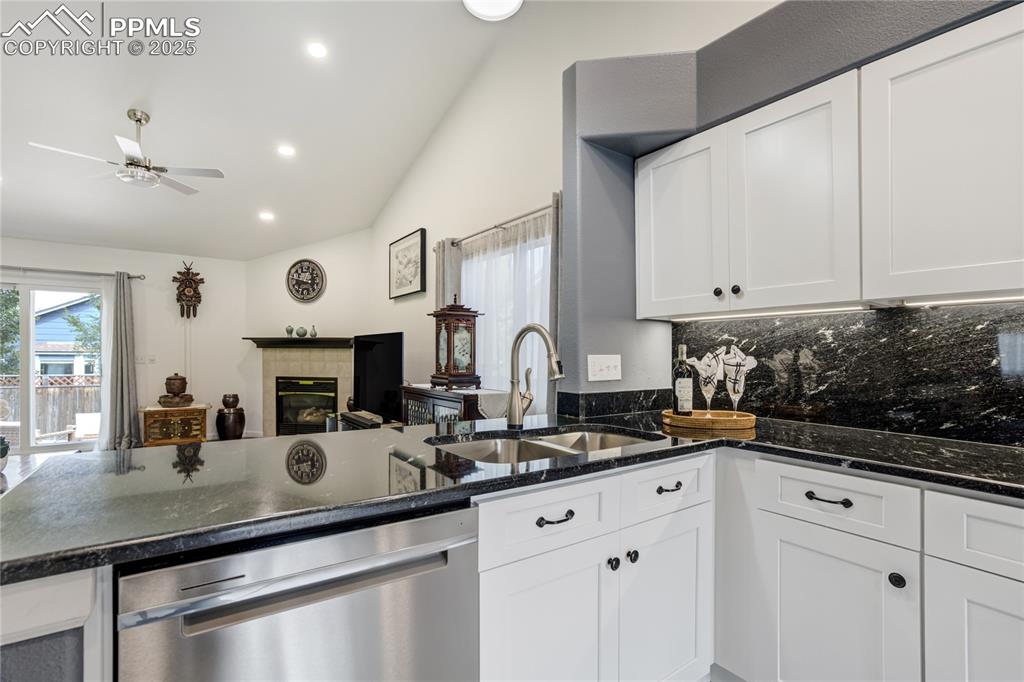 Image 14 of 43: Lots of counter and cabinet space