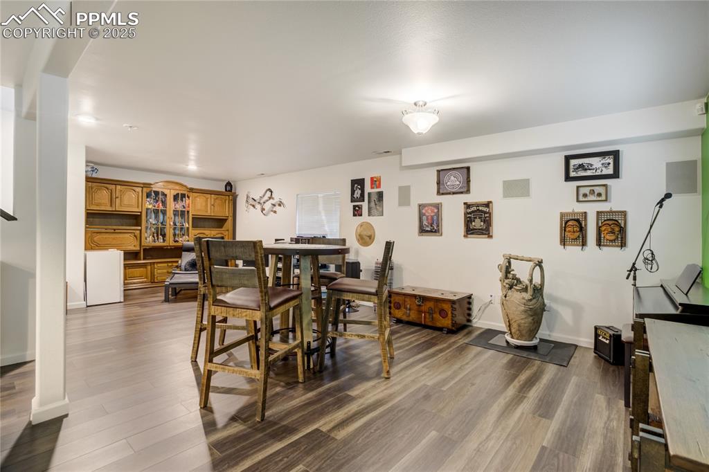 Image 31 of 43: Family Room