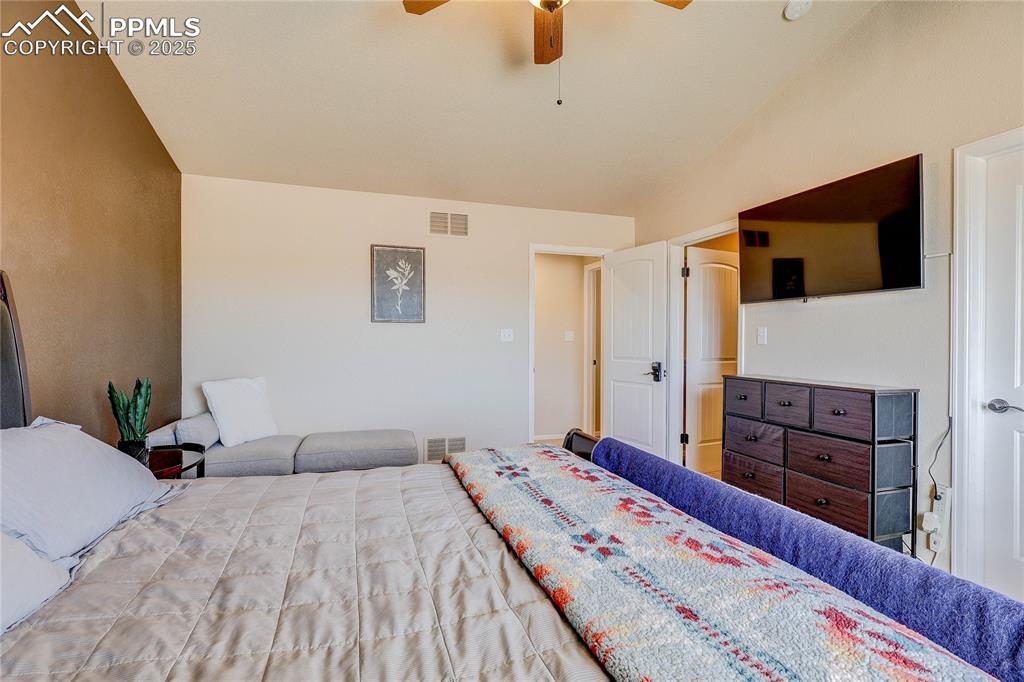 Image 22 of 48: Bedroom