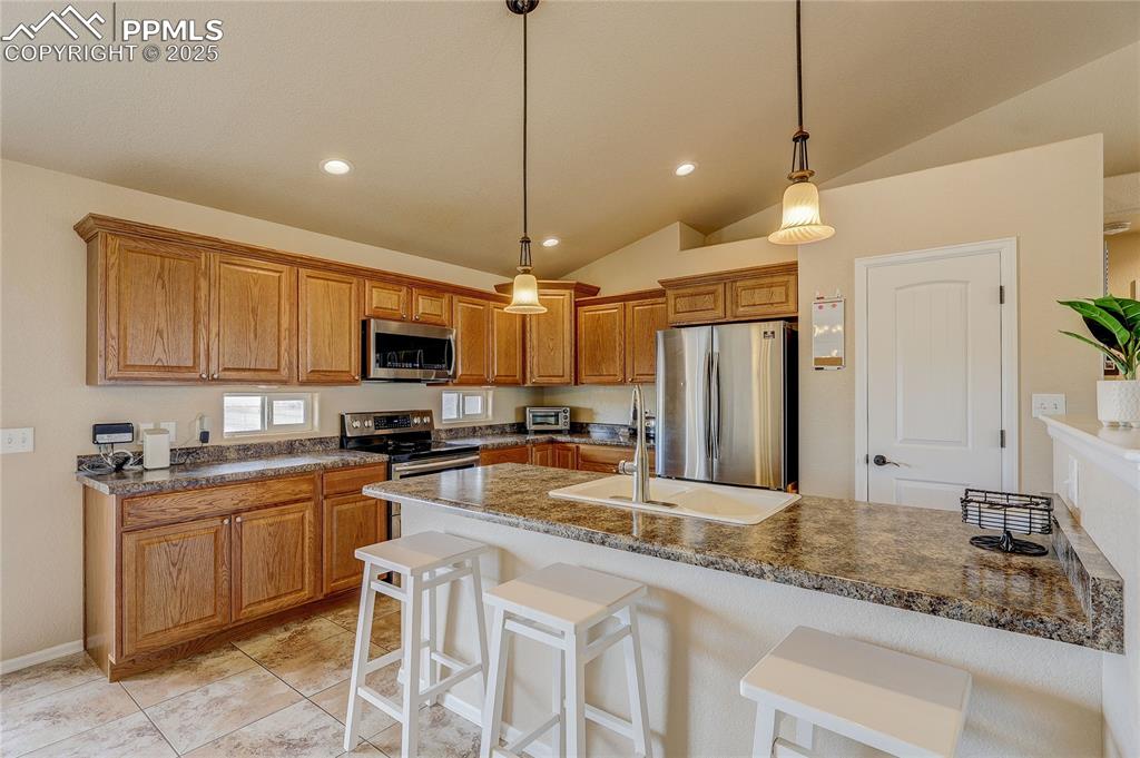 Image 32 of 48: Kitchen